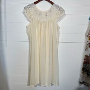 NWOT Vintage JC Penney off white nightgown medium